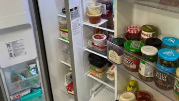 Fridge-smells-bad