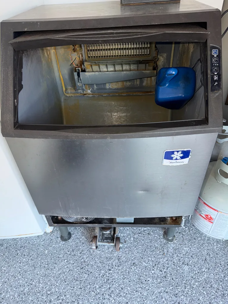 Manitowoc UY0140A commercial ice machine repaired at a private home in St. Petersburg, FL